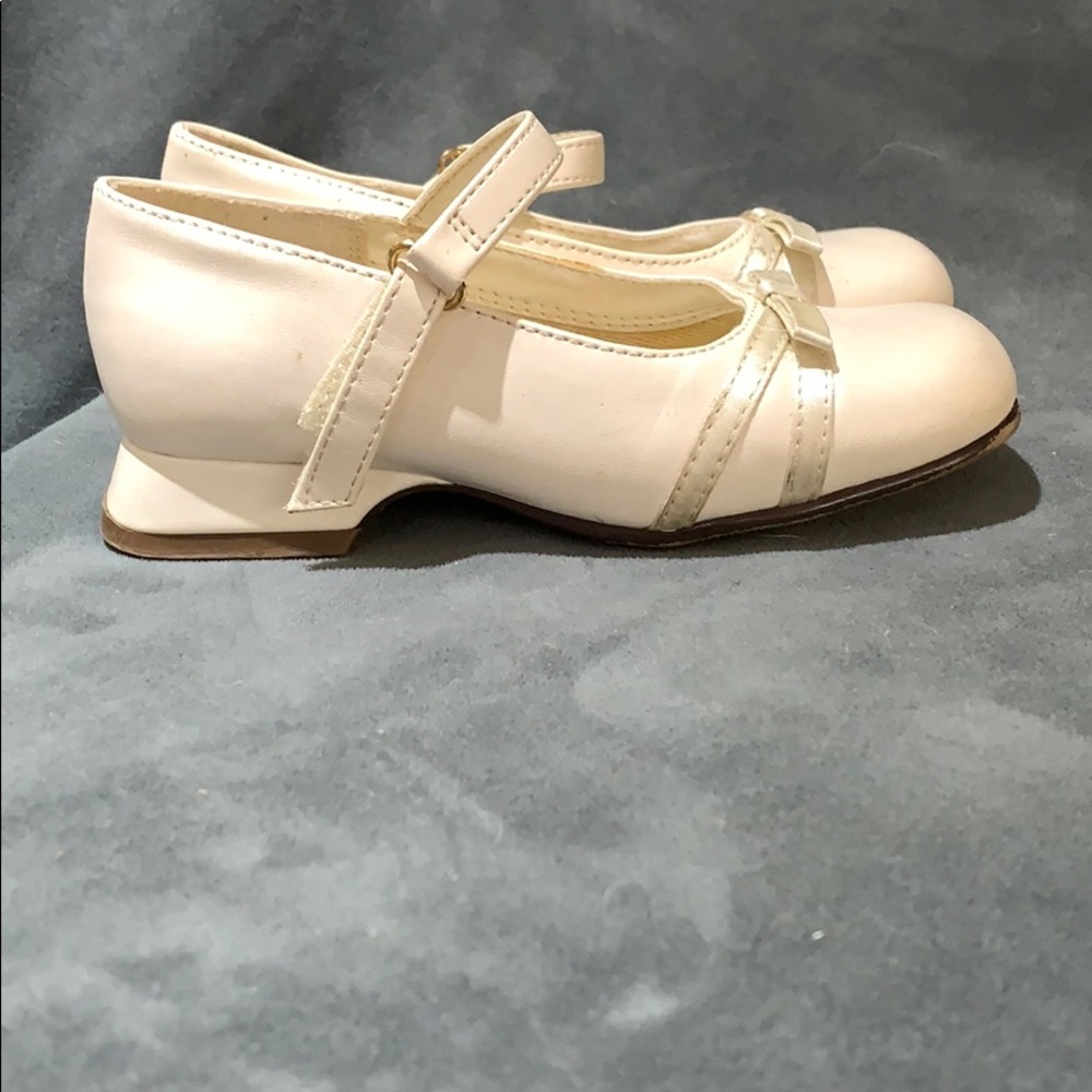 Toddler Smartfit heeled off-white dress shoes